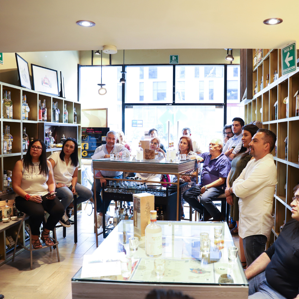 Cata de Mezcal Privada en Showroom