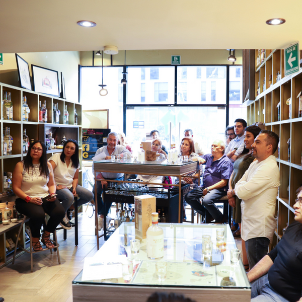 Cata de Mezcal Privada en Showroom